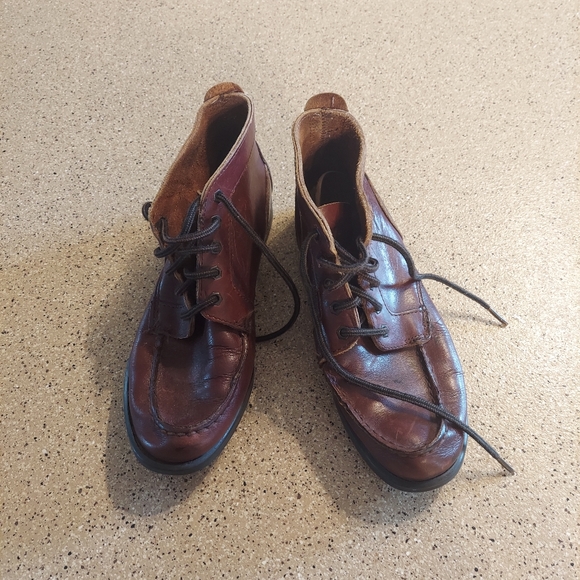 Eastland Shoes - 9 women's boots leather upper Eastland brown lace